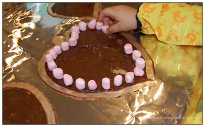 Simple Valentines Day Activity for Toddlers - sweet and messy