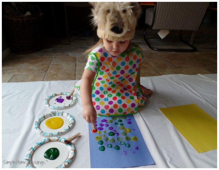 exploring art with toddlers - a simple indoor painting set up