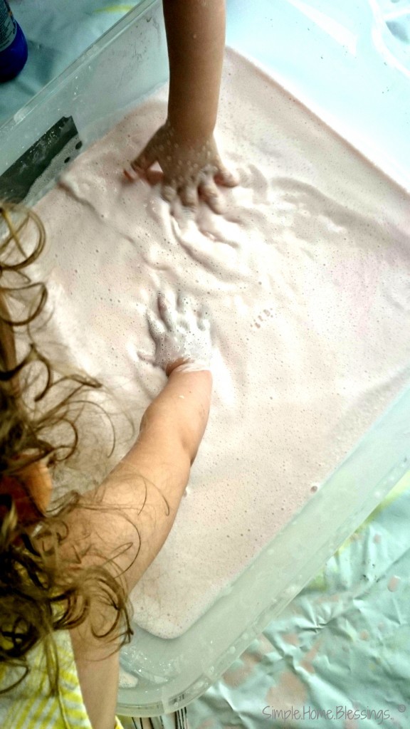 Sensory Glop - recipe for play for toddlers and preschoolers